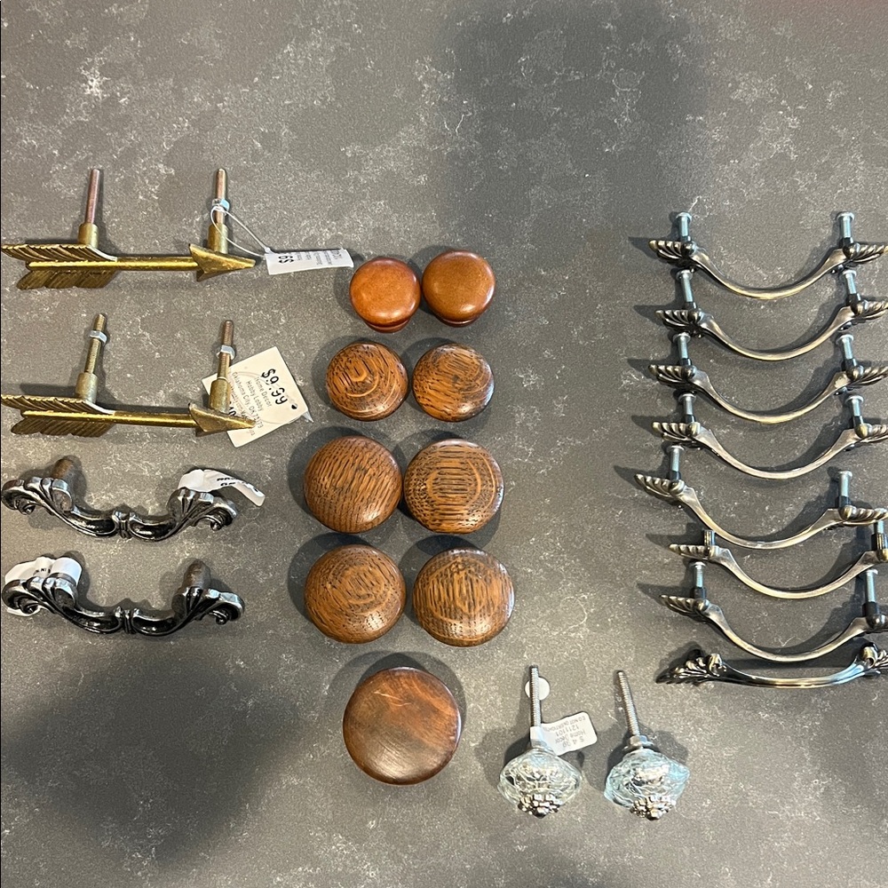 Lot of dresser hardware